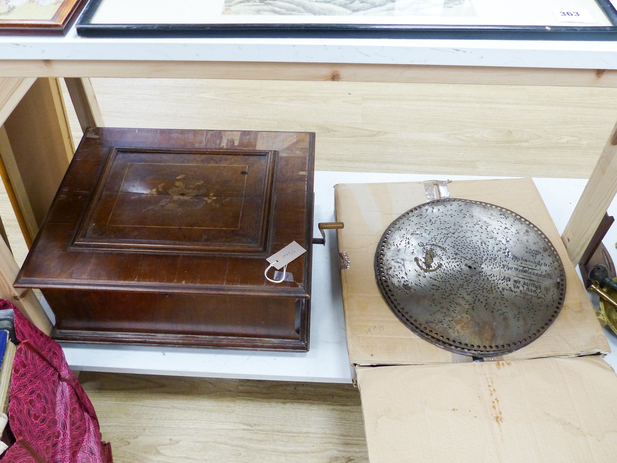 A Walnut and marquetry cased polyphon, 54cm and various 40cm discs